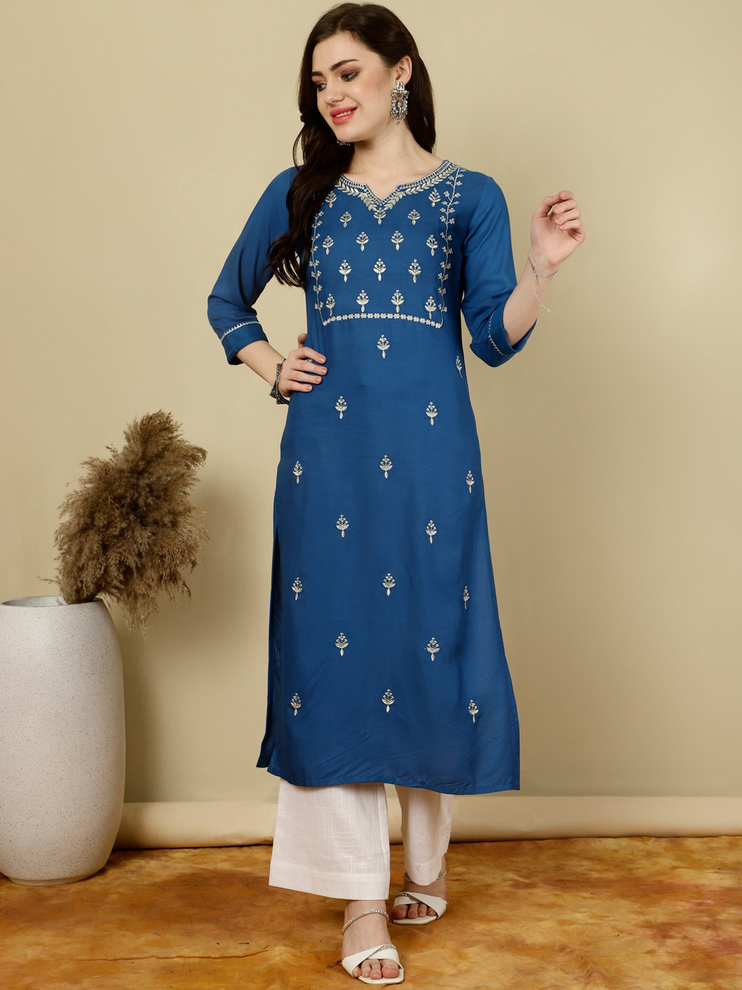 

NISHABD Women Ethnic Motifs Embroidered Sequinned Straight Kurta, Blue