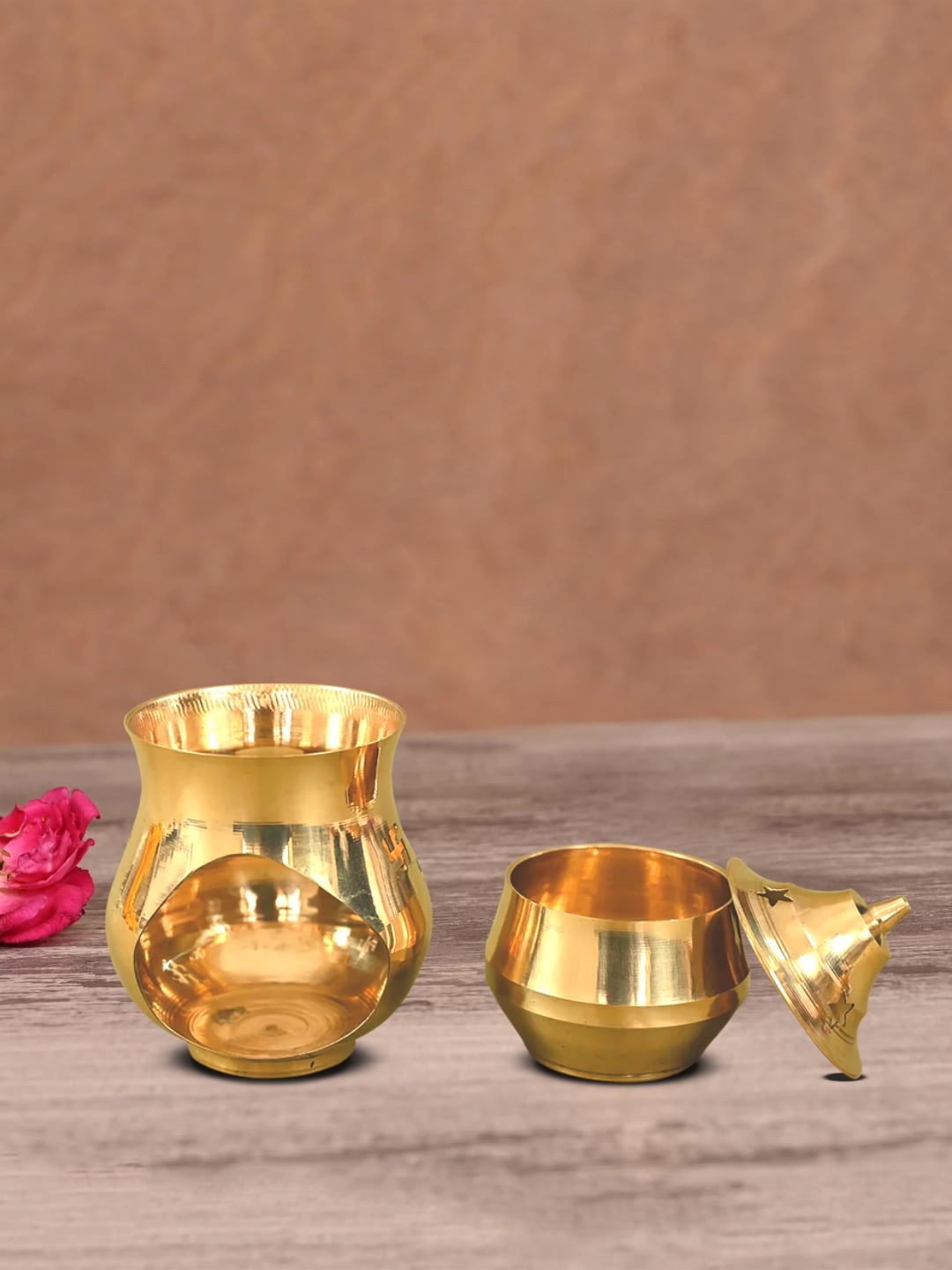 

DOKCHAN Yellow Brass Kapoor Diya lamp Burner Diffuser