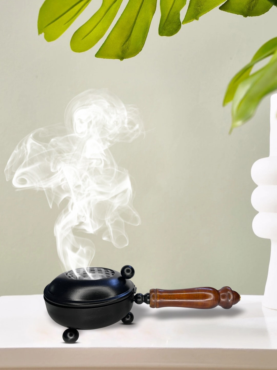 

DOKCHAN Black & Brown Dhuni With Wooden Holder