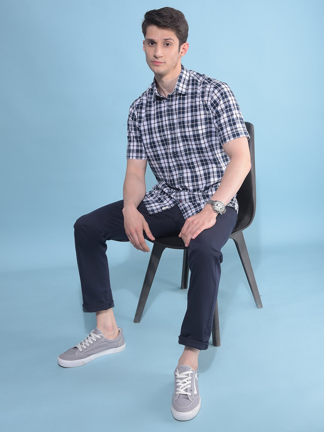 

Crimsoune Club Classic Checked Spread Collar Linen Curved Slim Fit Casual Shirt, Navy blue