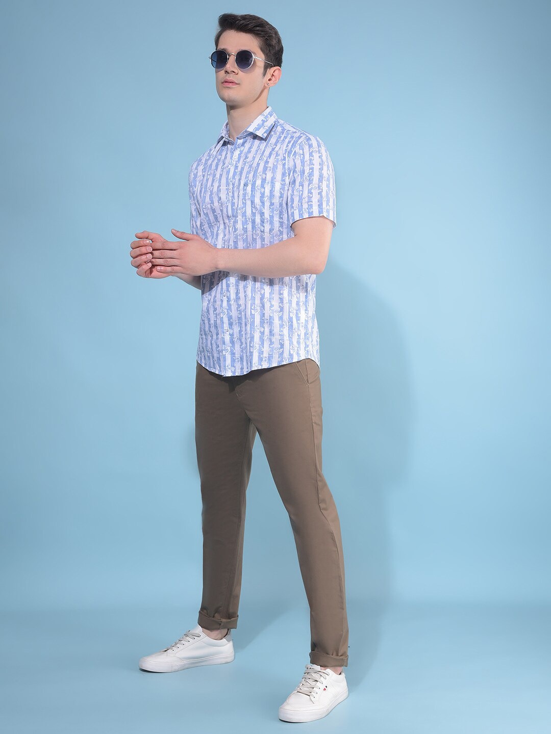 

Crimsoune Club Classic Slim Fit Short Sleeves Spread Collar Opaque Striped Casual Shirt, Blue