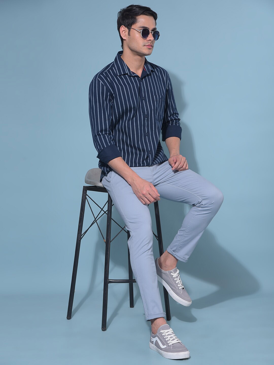 

Crimsoune Club Resort Collar Slim Fit Opaque Striped Casual Shirt, Navy blue