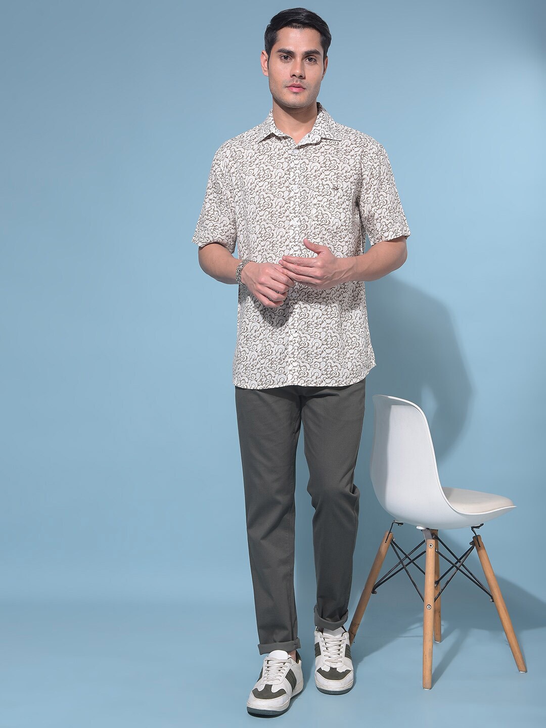 

Crimsoune Club Resort Collar Slim Fit Abstract Printed Casual Shirt, Brown