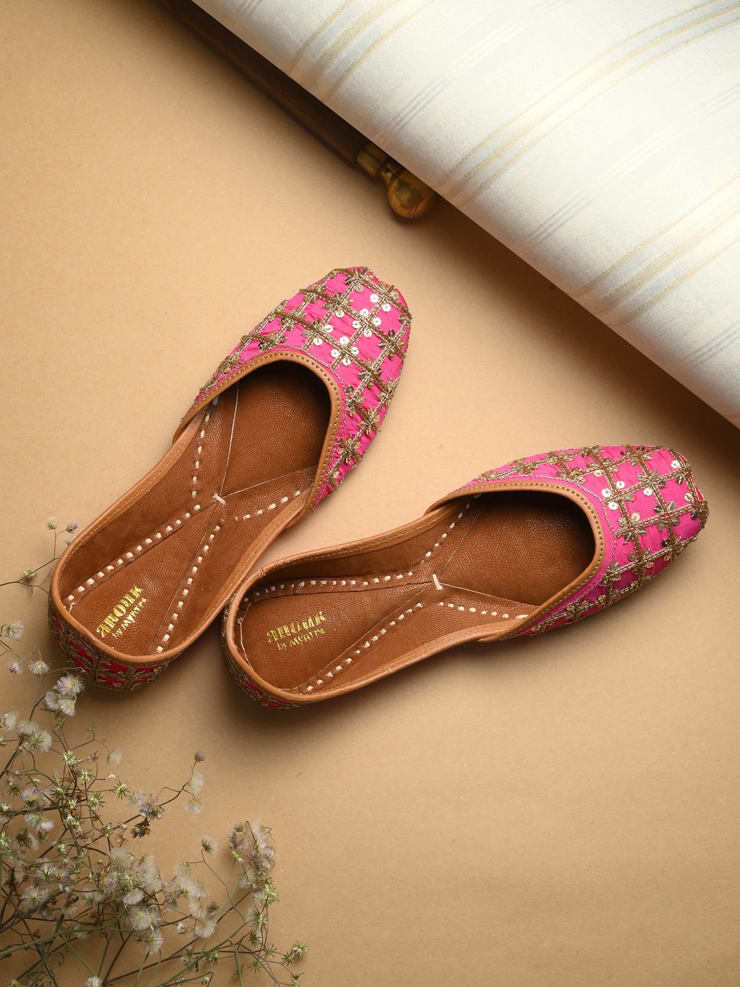 

Anouk Embellished Ethnic Mojaris, Pink