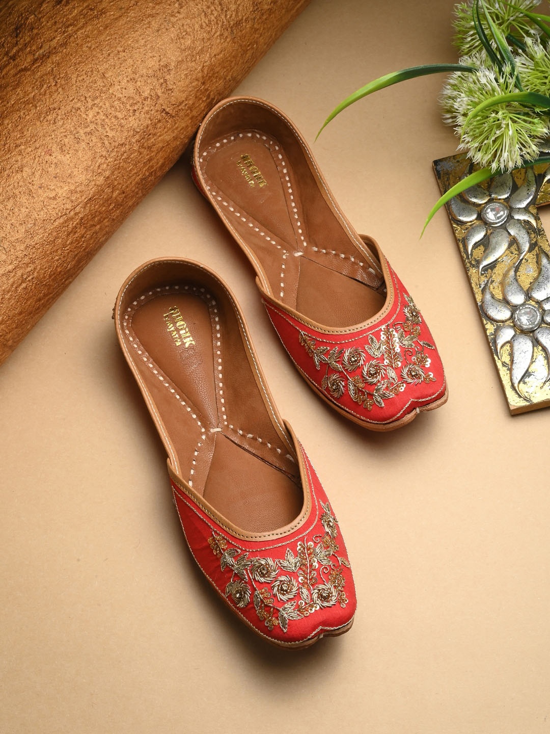

Anouk Embroidered Mojaris, Red