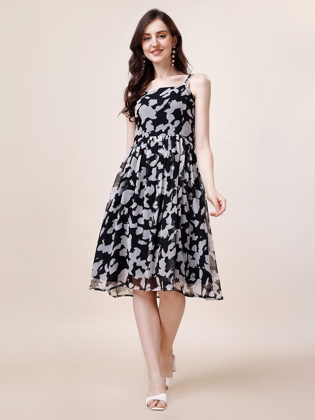 

Trillmixa Abstract Printed Shoulder Straps Georgette Fit & Flare Dress, Black