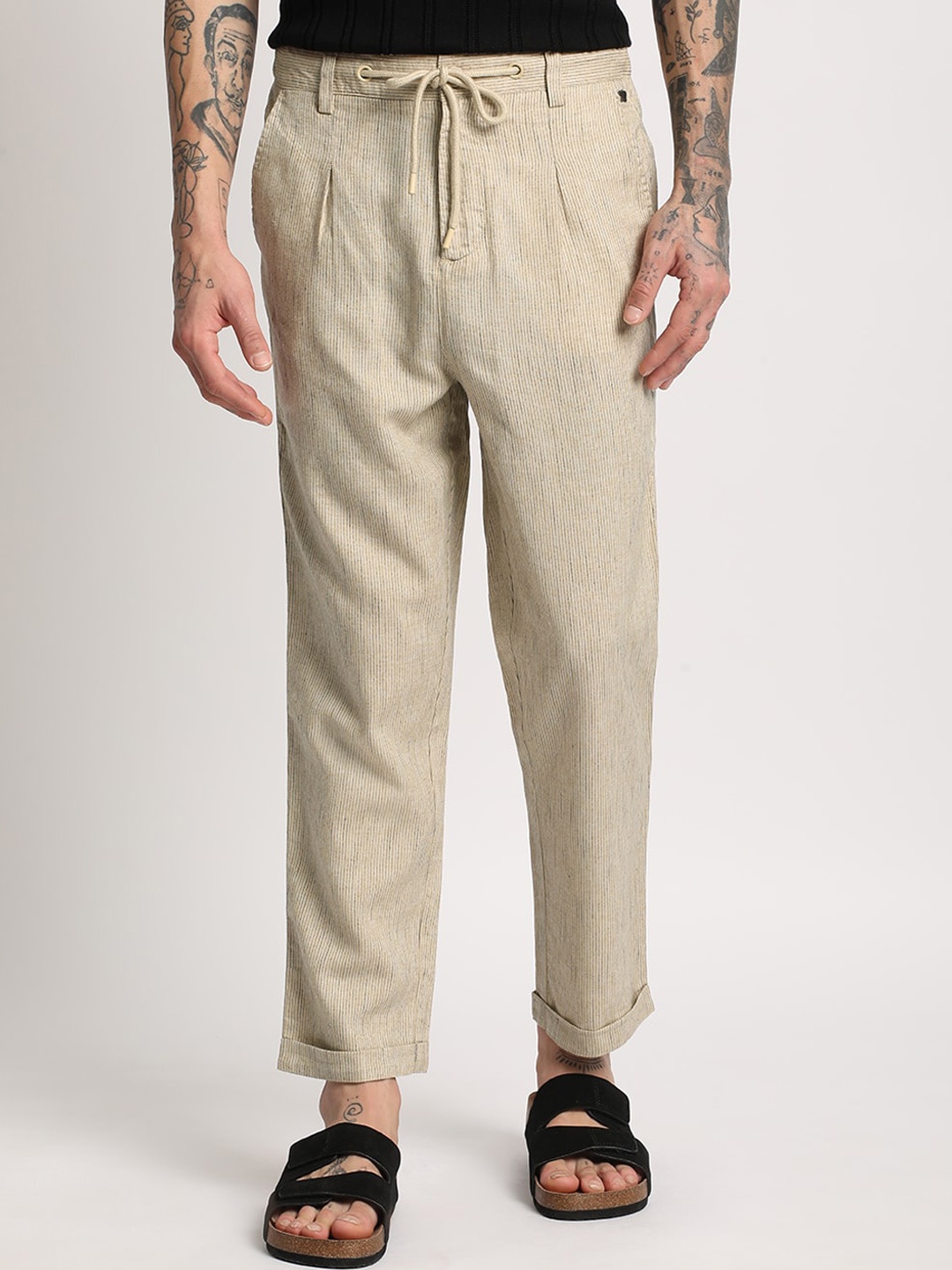 

THE BEAR HOUSE Men Striped Mid-Rise Tapered Fit Trousers, Cream