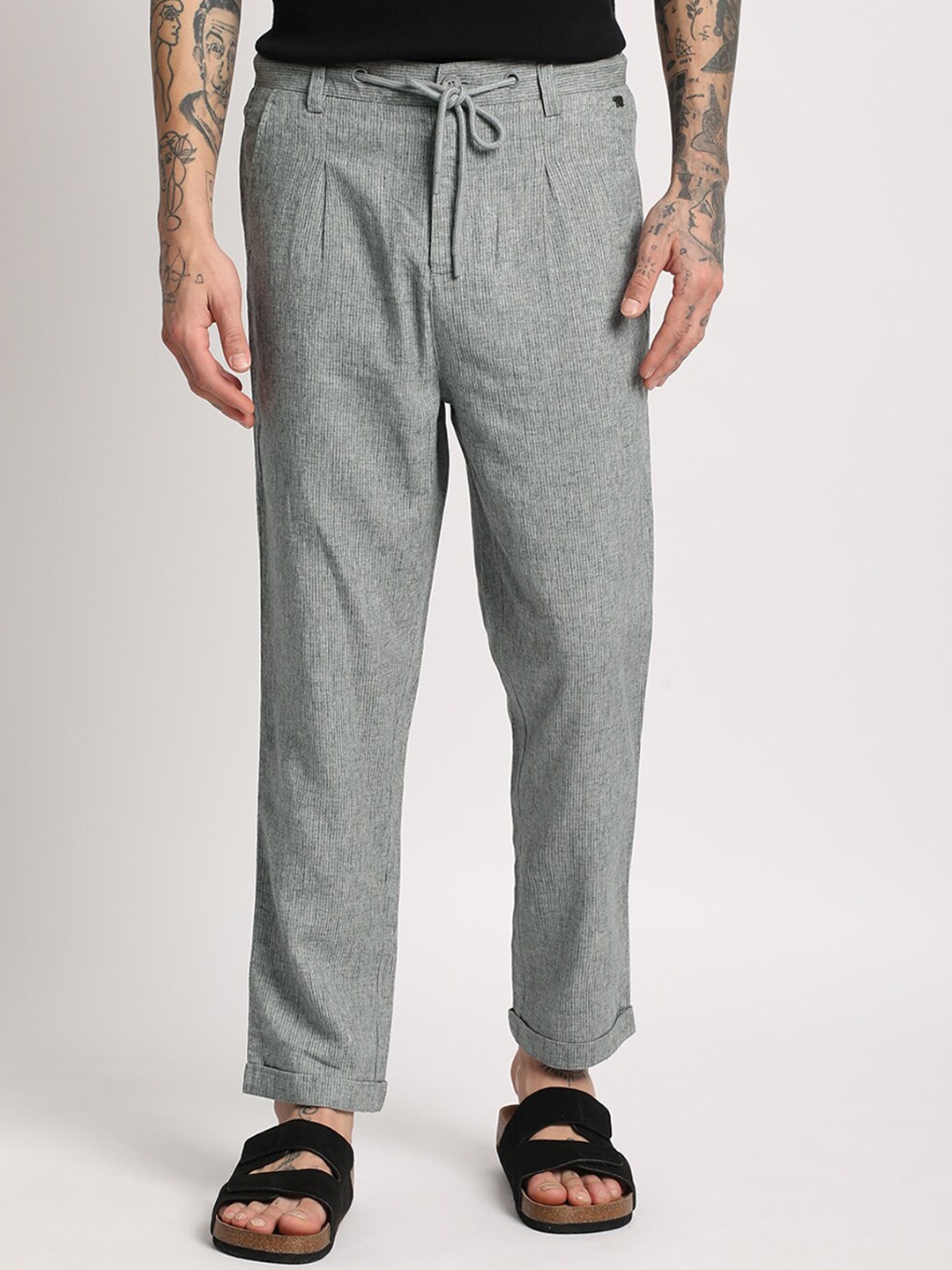 

THE BEAR HOUSE Men Striped Tapered Fit Trousers, Grey