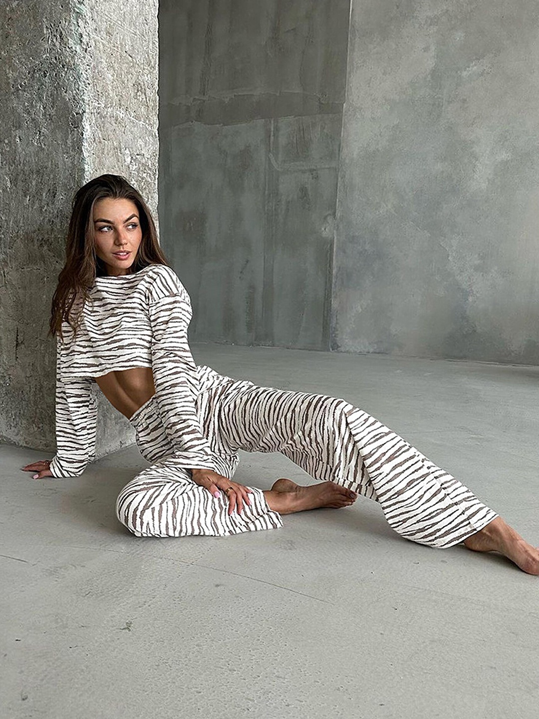 

LULU & SKY Striped Crop Top & Pyjamas, White