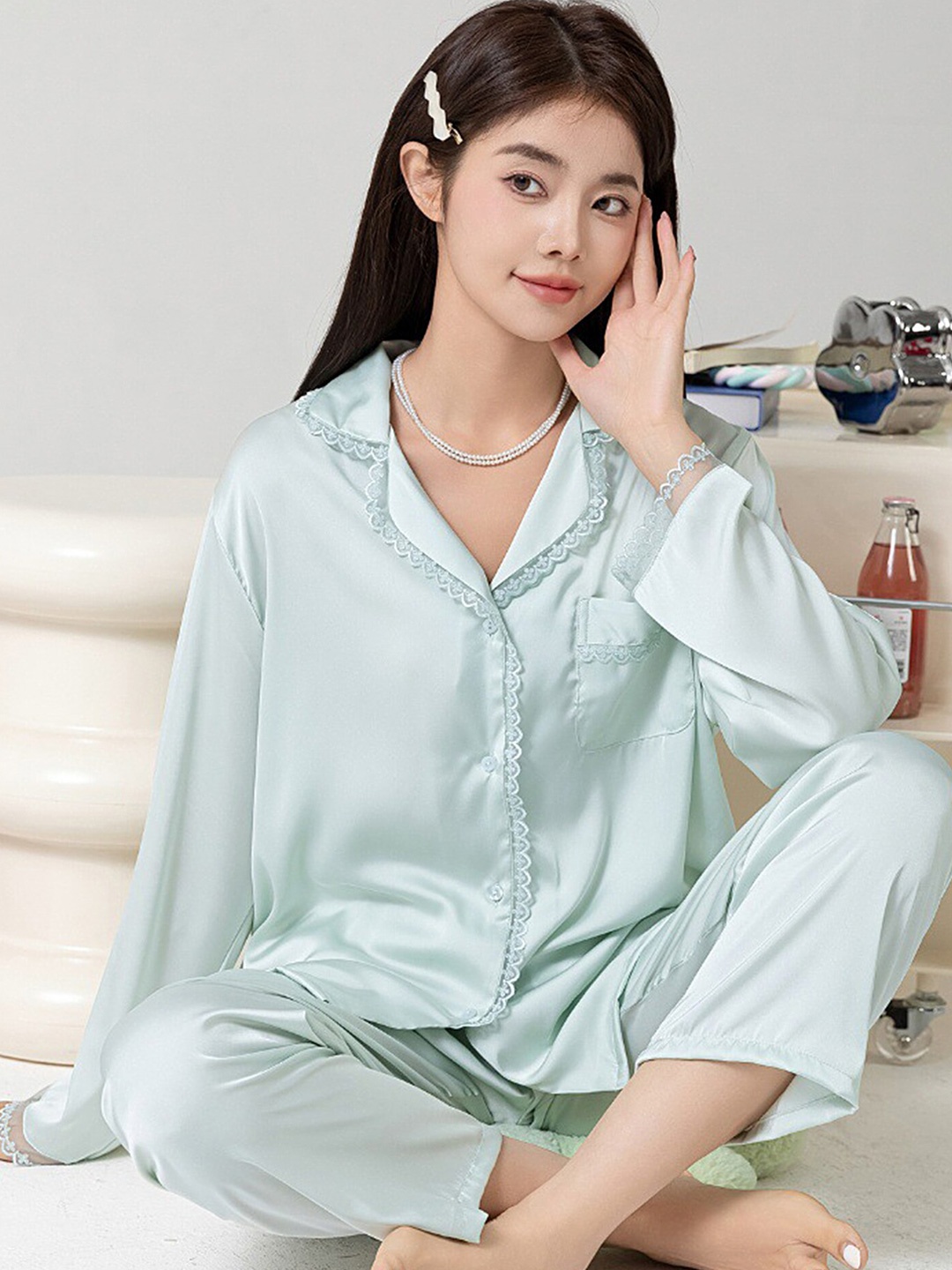 

LULU & SKY Lapel Collar Lace Night Suit, Green
