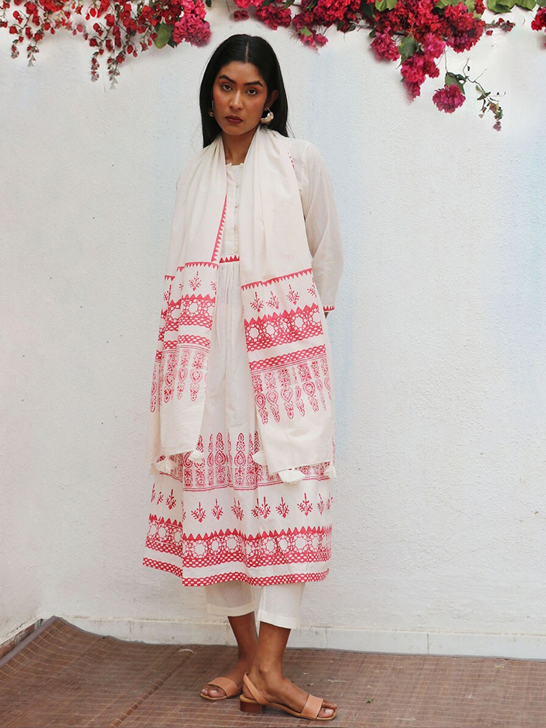 

Chidiyaa Ethnic Motifs Printed Cotton Stole, White