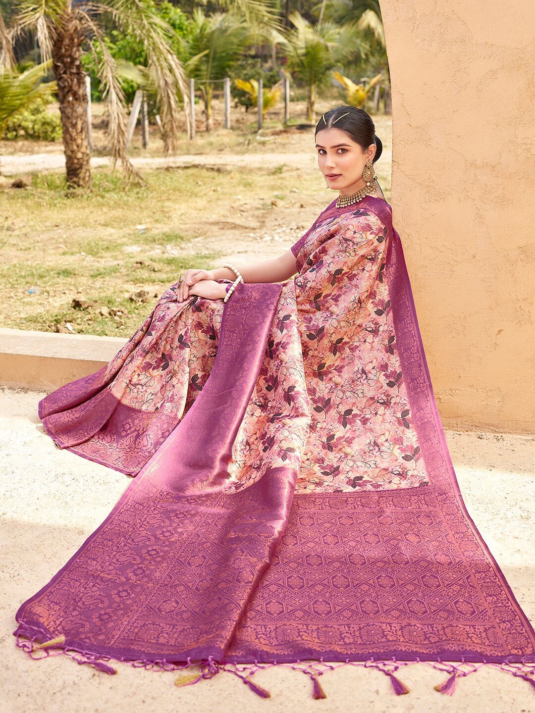 

Mitera Floral Zari Banarasi Ready To Wear Saree, Magenta