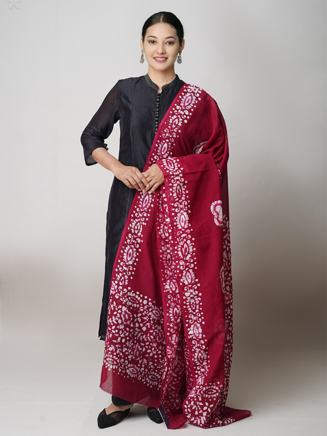 

Unnati Silks Ethnic Motifs Printed Mulmul Batik Dupatta, Maroon