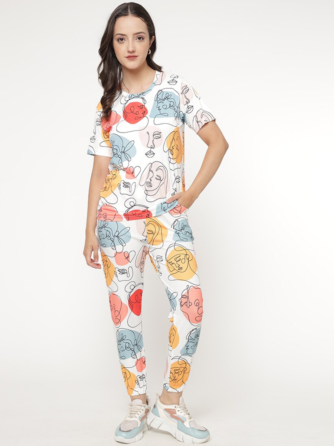 

shriez Graphic Printed T-Shirt With Joggers, White