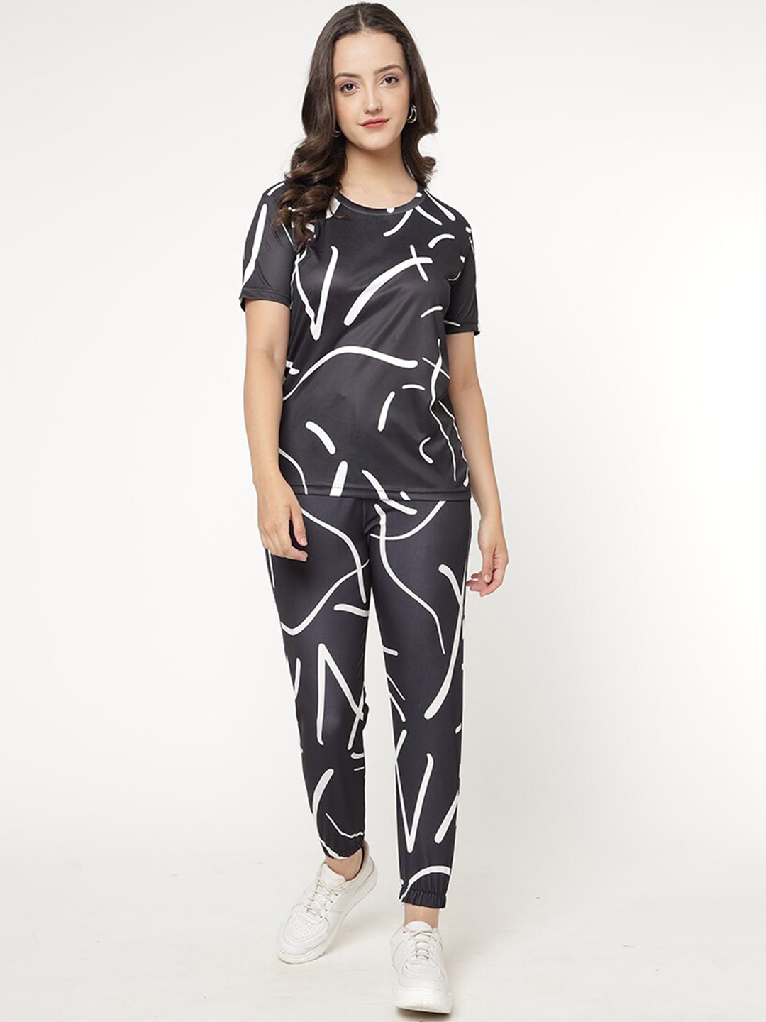 

shriez Abstract Printed T-Shirt With Joggers, Black