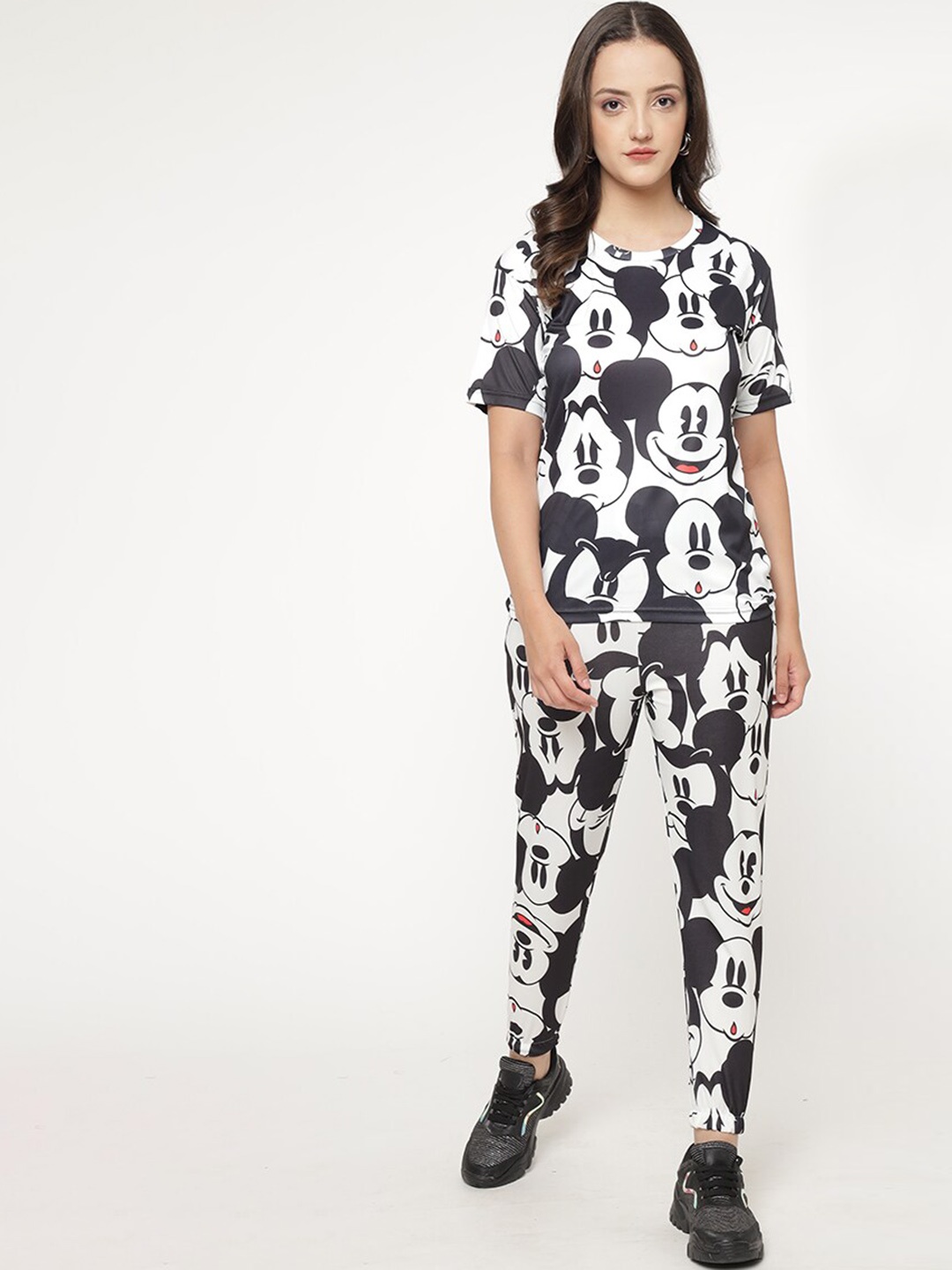 

shriez Mickey Mouse Printed T-Shirt With Joggers, Black