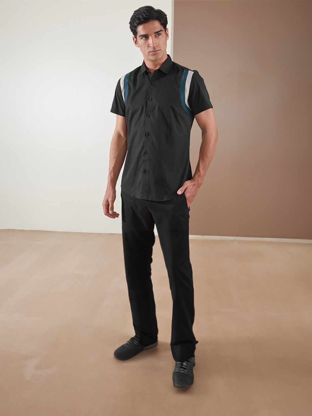 

HE SPOKE Smart Tailored Fit Spread Collar Short Sleeves Cotton Casual Shirt, Black
