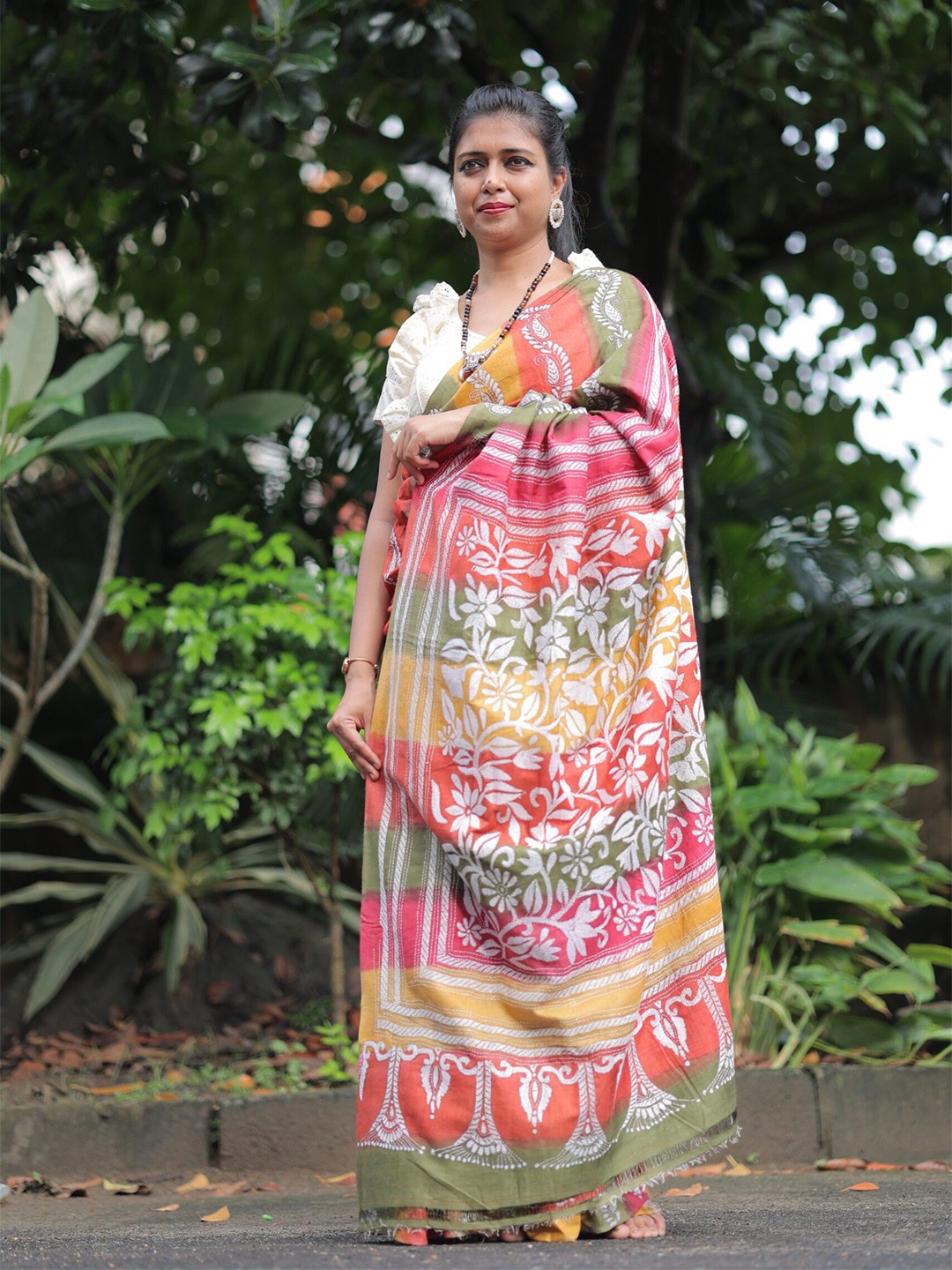 

ShrEes The Fashion Attire Floral Pure Silk Tussar Saree, Red