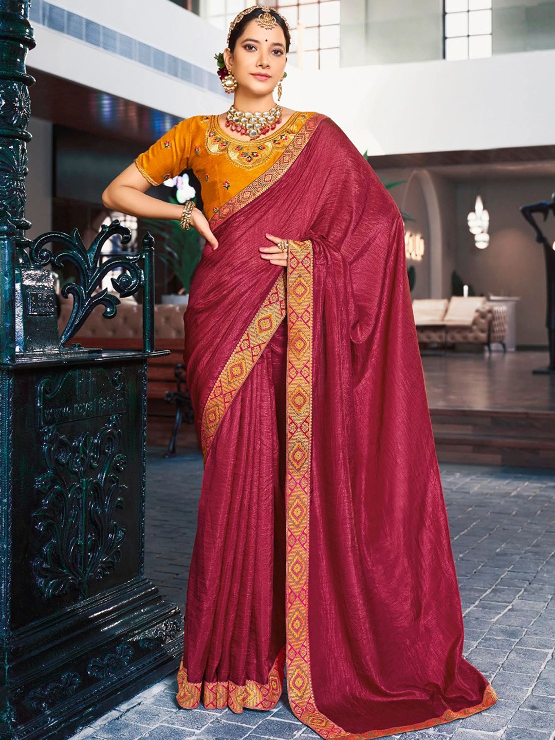 

VIRICA Woven Design Zari Saree, Magenta