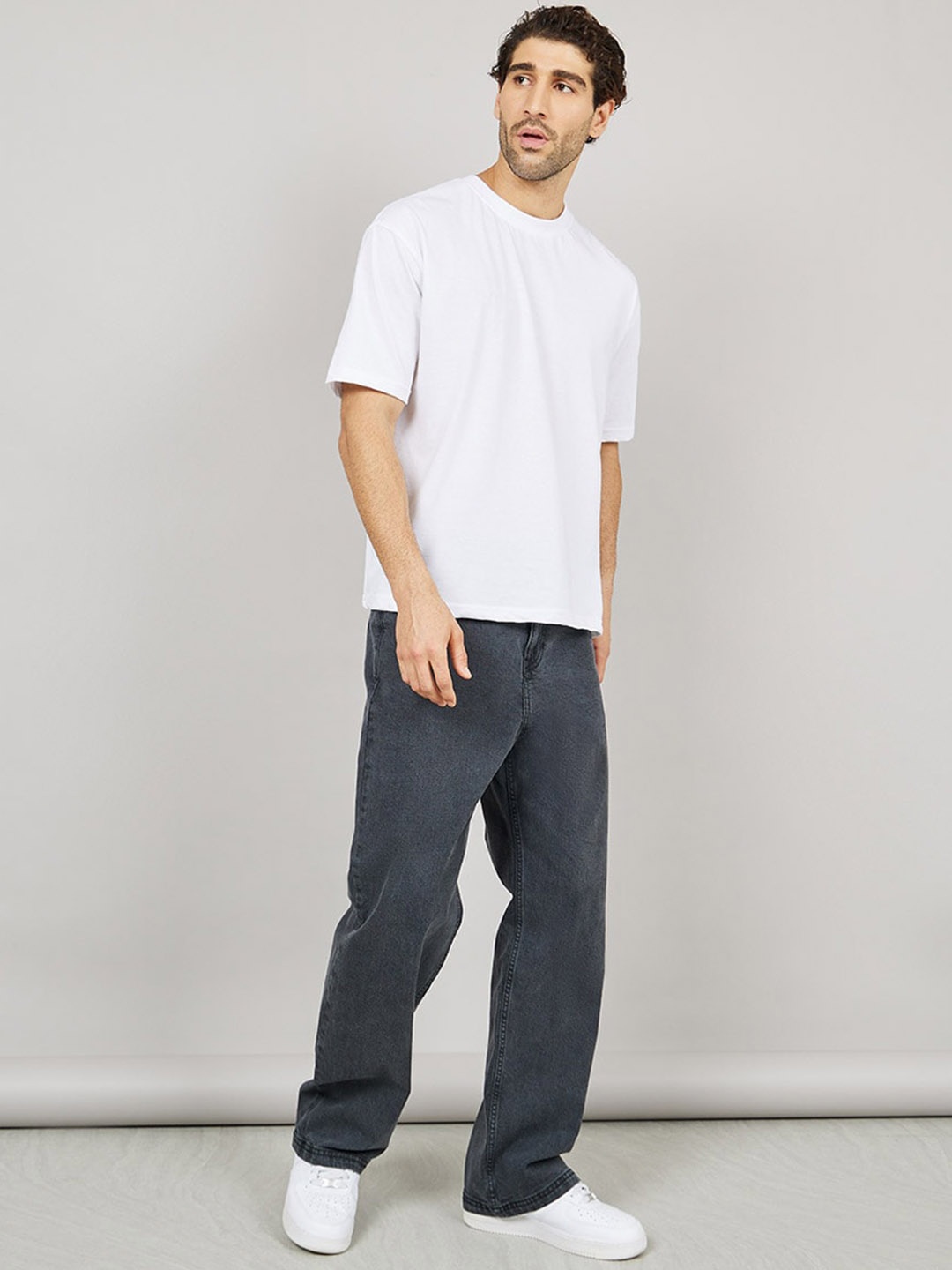 

Styli Men Wide Leg Mid-Rise Light Fade Enzyme Wash Stretchable Jeans, Black