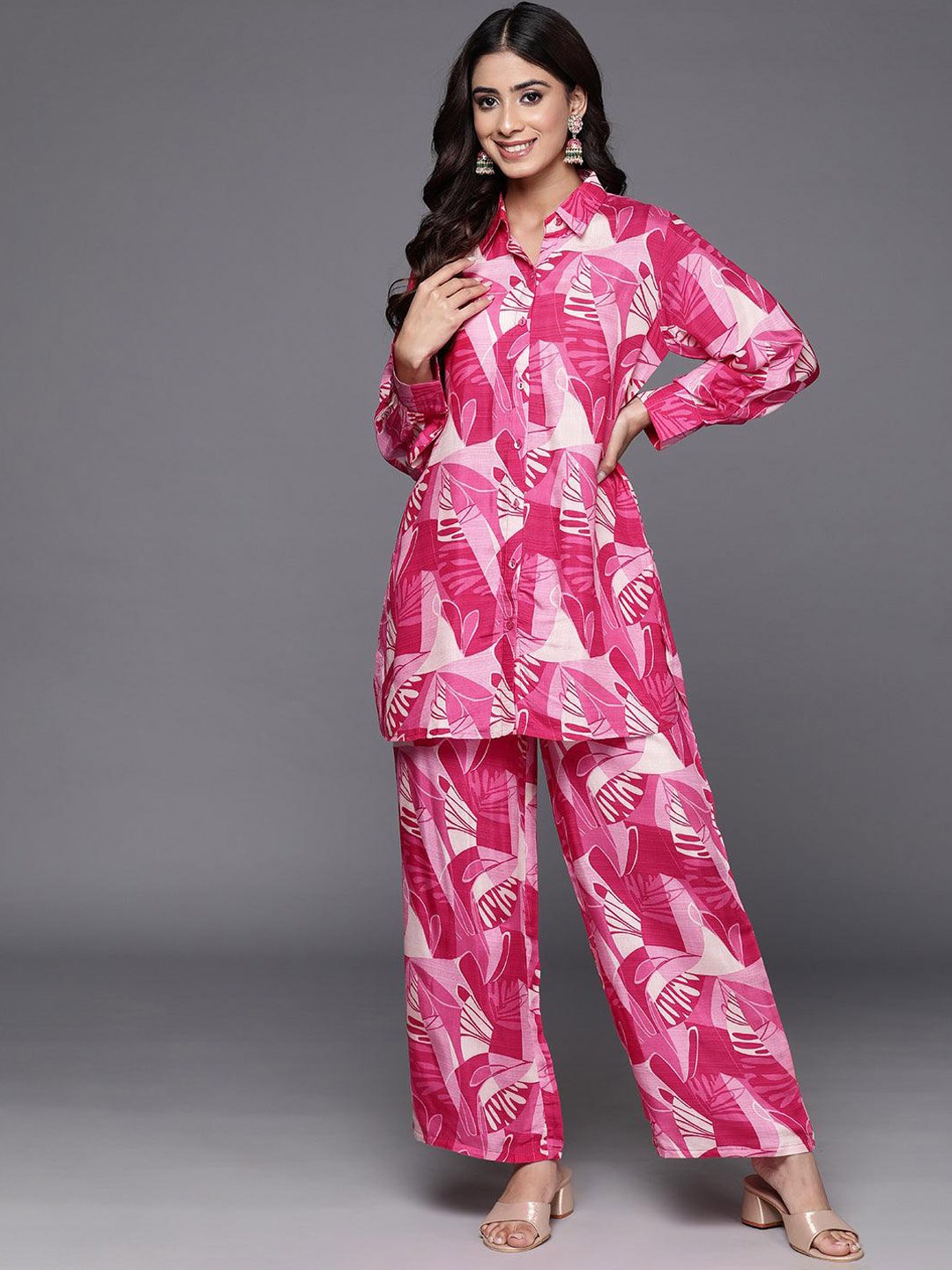 

Kandora Floral Printed Cuffed Sleeves Shirt With Trouser, Pink