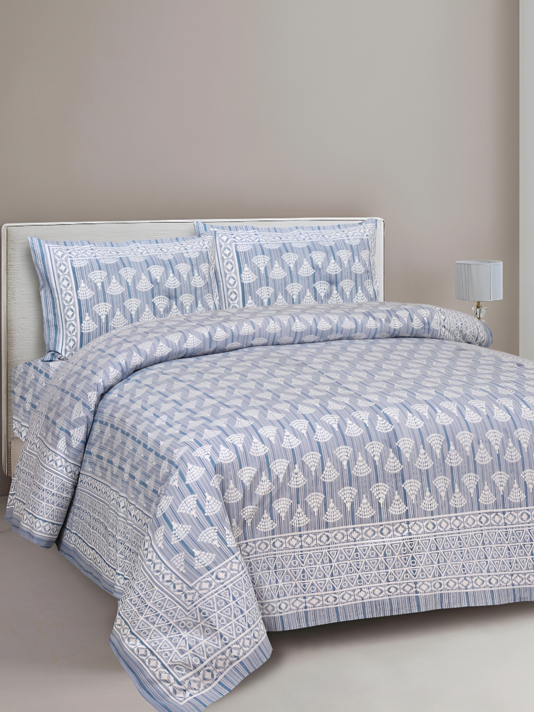 

Lali Prints Grey & White Ethnic Motifs Cotton 180 TC King Bedsheet with 2 Pillow Covers