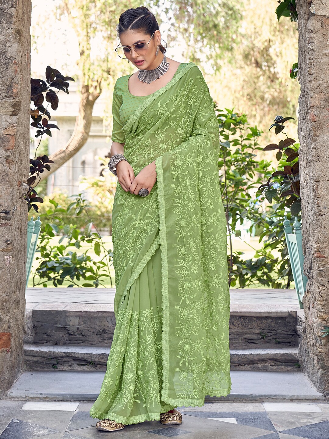 

Sunasi Ethnic Motifs Embroidered Embroidered Pure Georgette Saree, Green