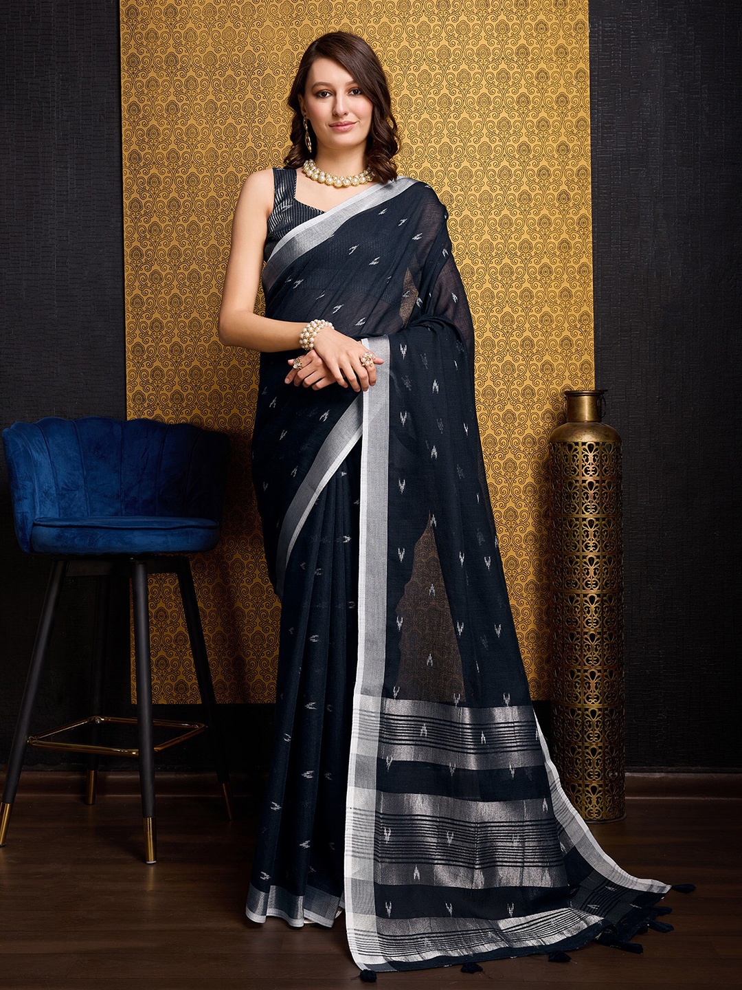

VASTRA-THE FACTORY STORE Zari Ikkat Butti Saree, Blue