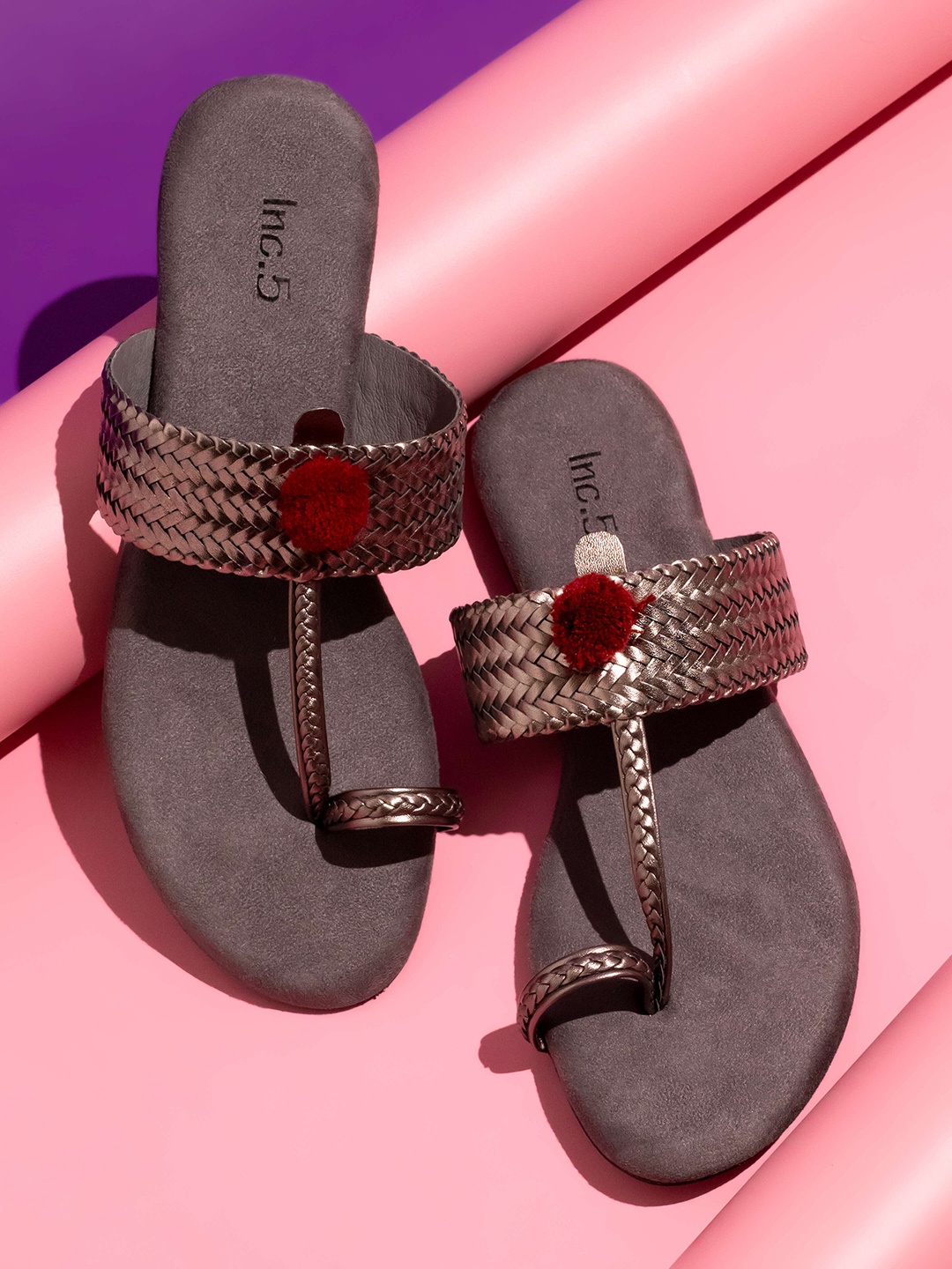 

Inc 5 Textured One Toe Flats, Grey
