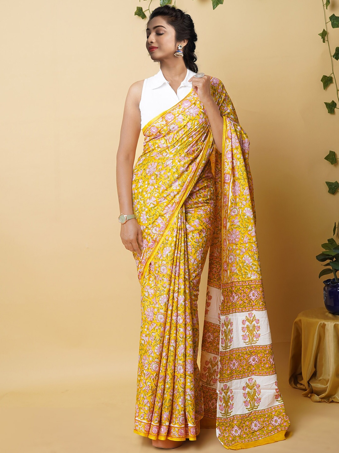

Unnati Silks Ethnic Motifs Pure Cotton Handloom Block Print Saree, Yellow