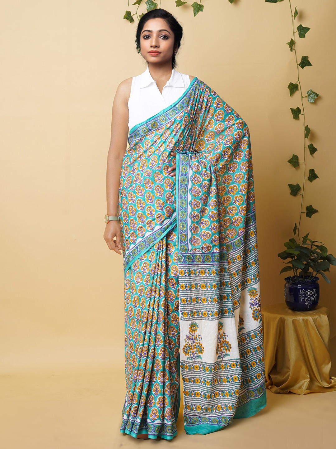 

Unnati Silks Ethnic Motifs Mulmul Cotton Handloom Block Print Saree, Green