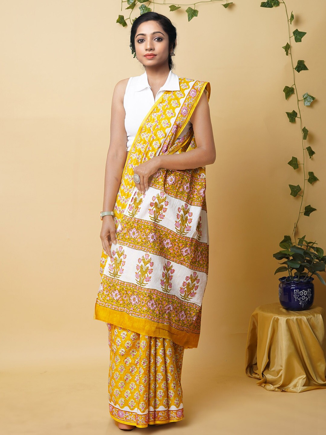 

Unnati Silks Ethnic Motifs Mulmul Cotton Handloom Block Print Saree, Yellow