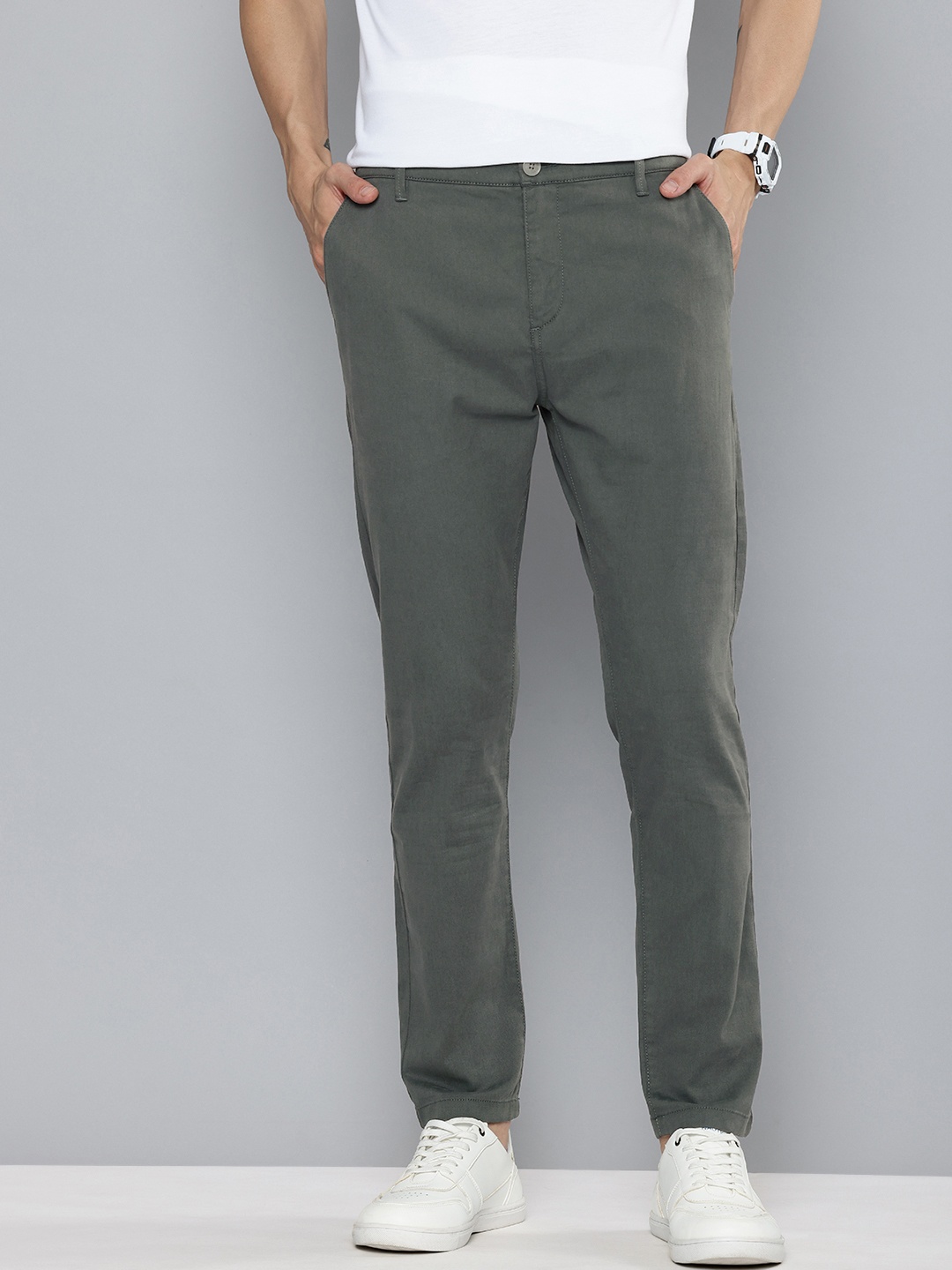 

Flying Machine Men Solid Slash Fit Chinos Trousers, Green