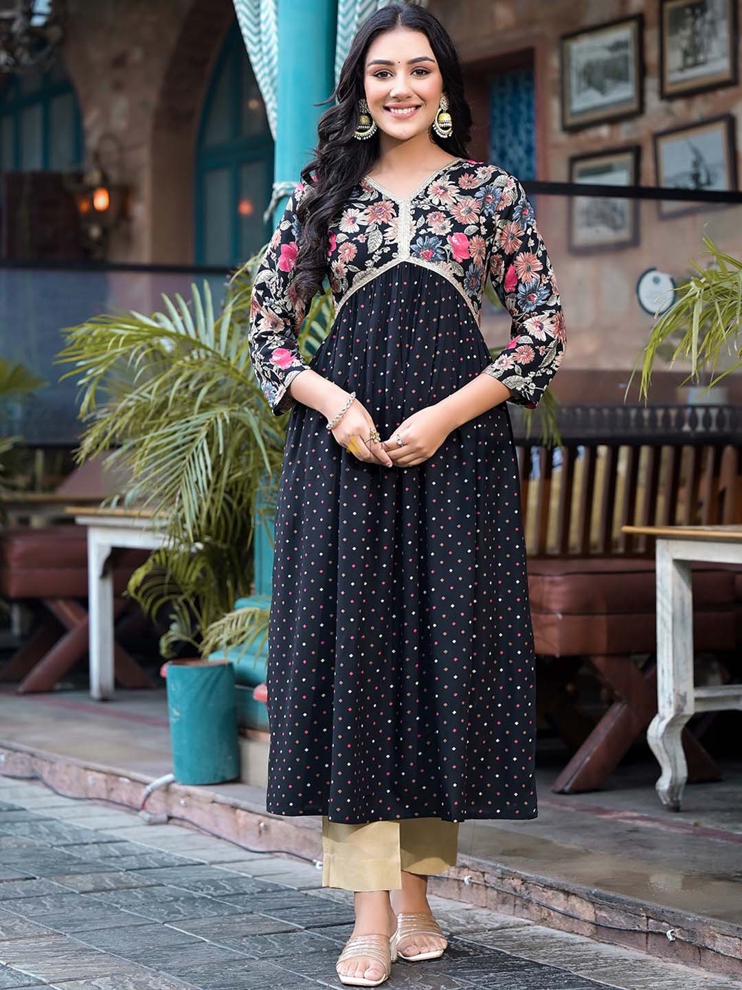 

Label Khoj Floral Printed V-Neck Anarkali Kurta, Black