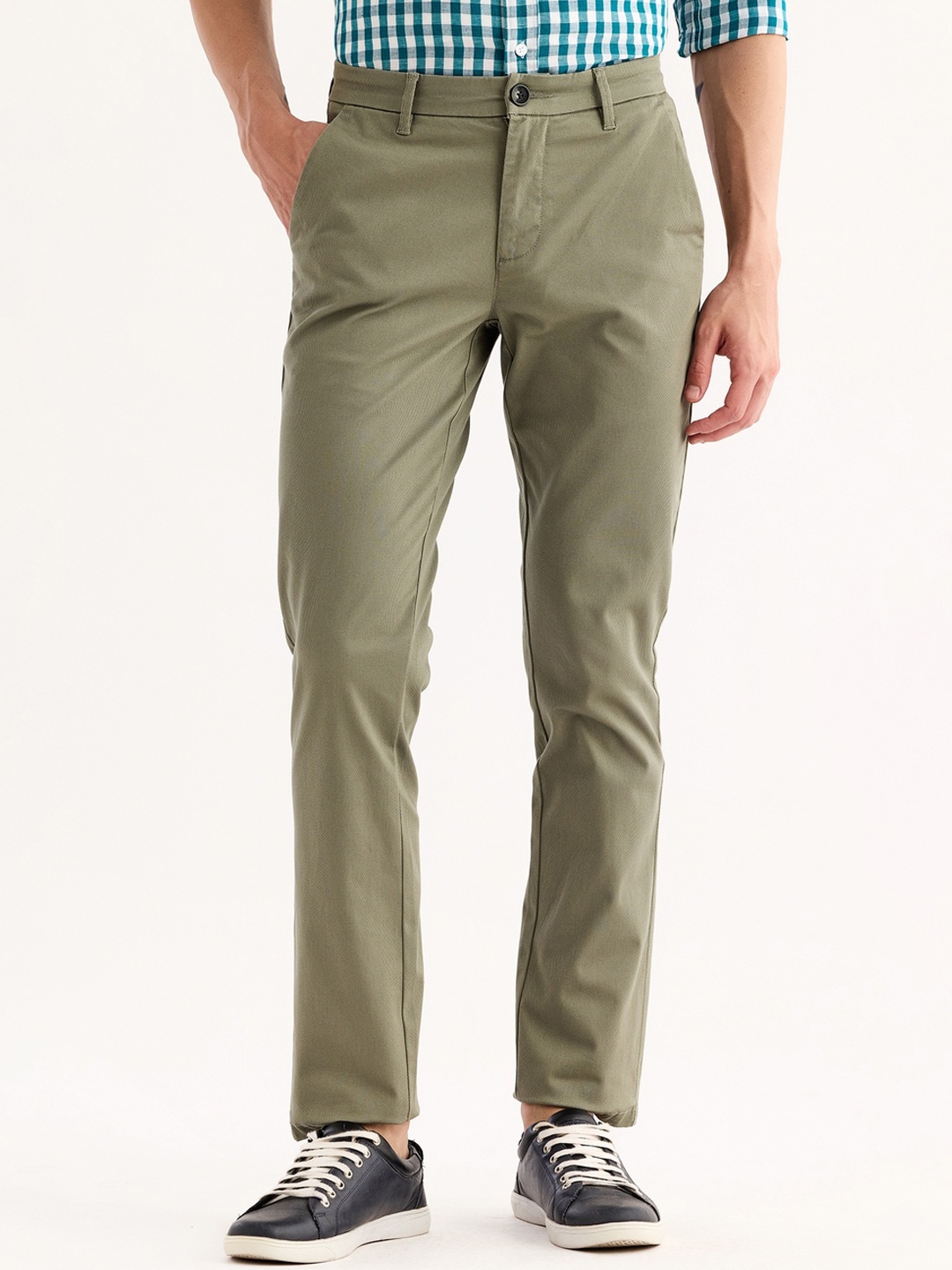 

Red Flame Men Mid-Rise Cotton Slim Fit Chinos Trousers, Green