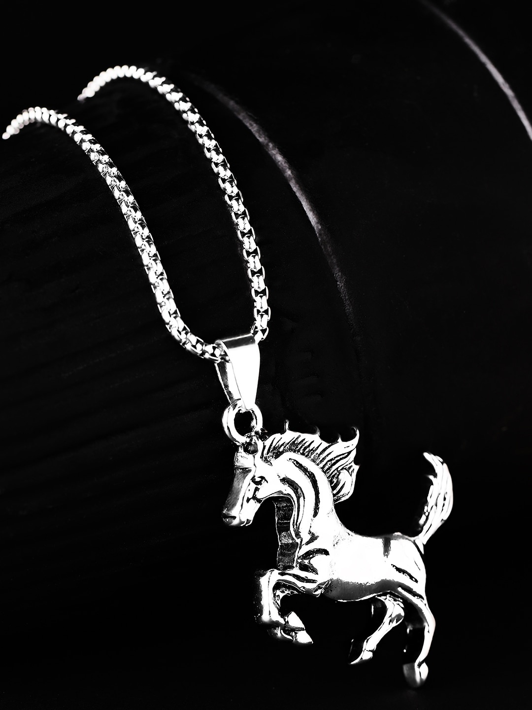 

The Roadster Lifestyle Co. Silver-Plated Horse Shaped Pendant with Chain