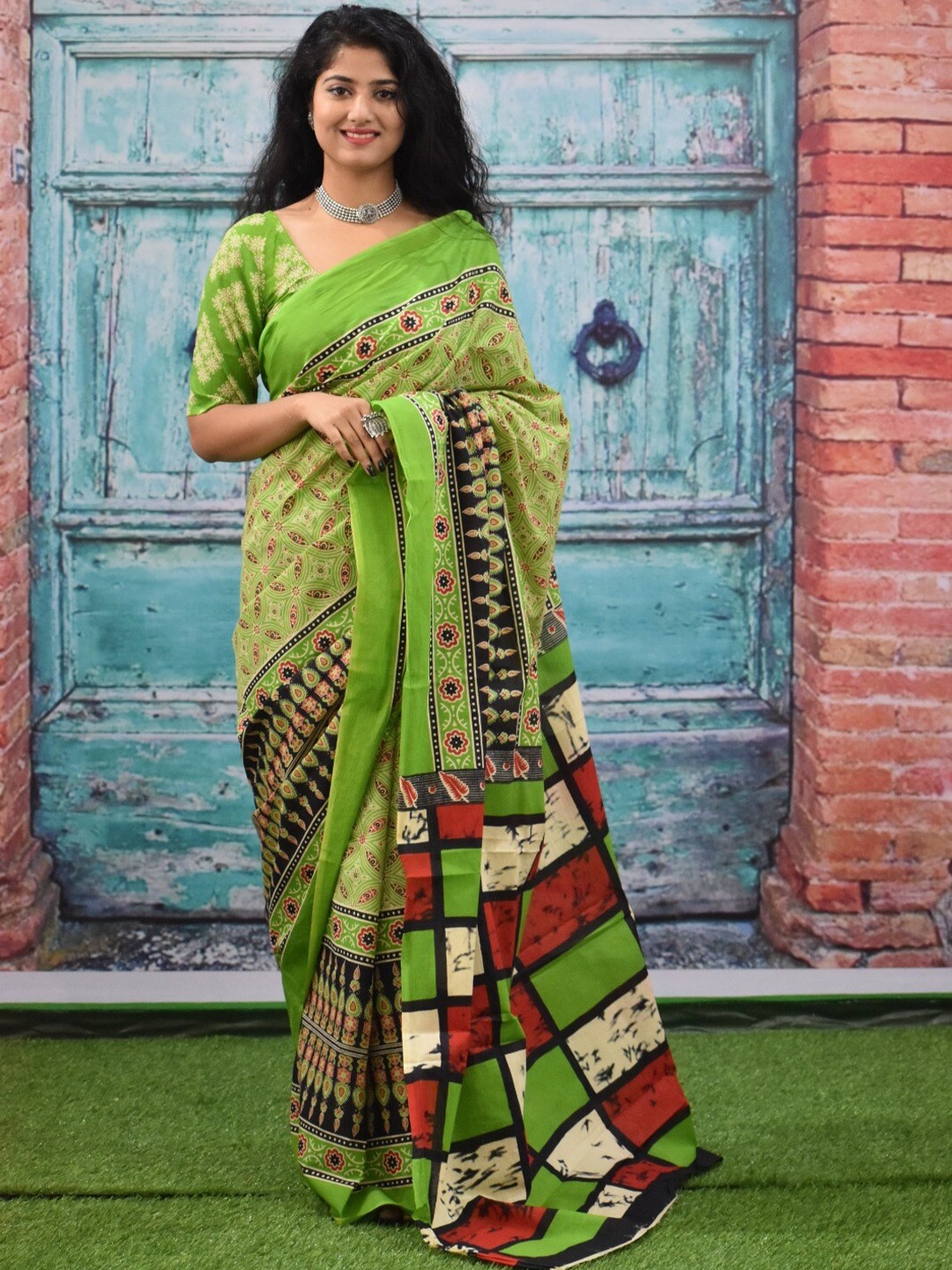 

JALTHER Ajrak Block Pure Cotton Block Print Saree, Green