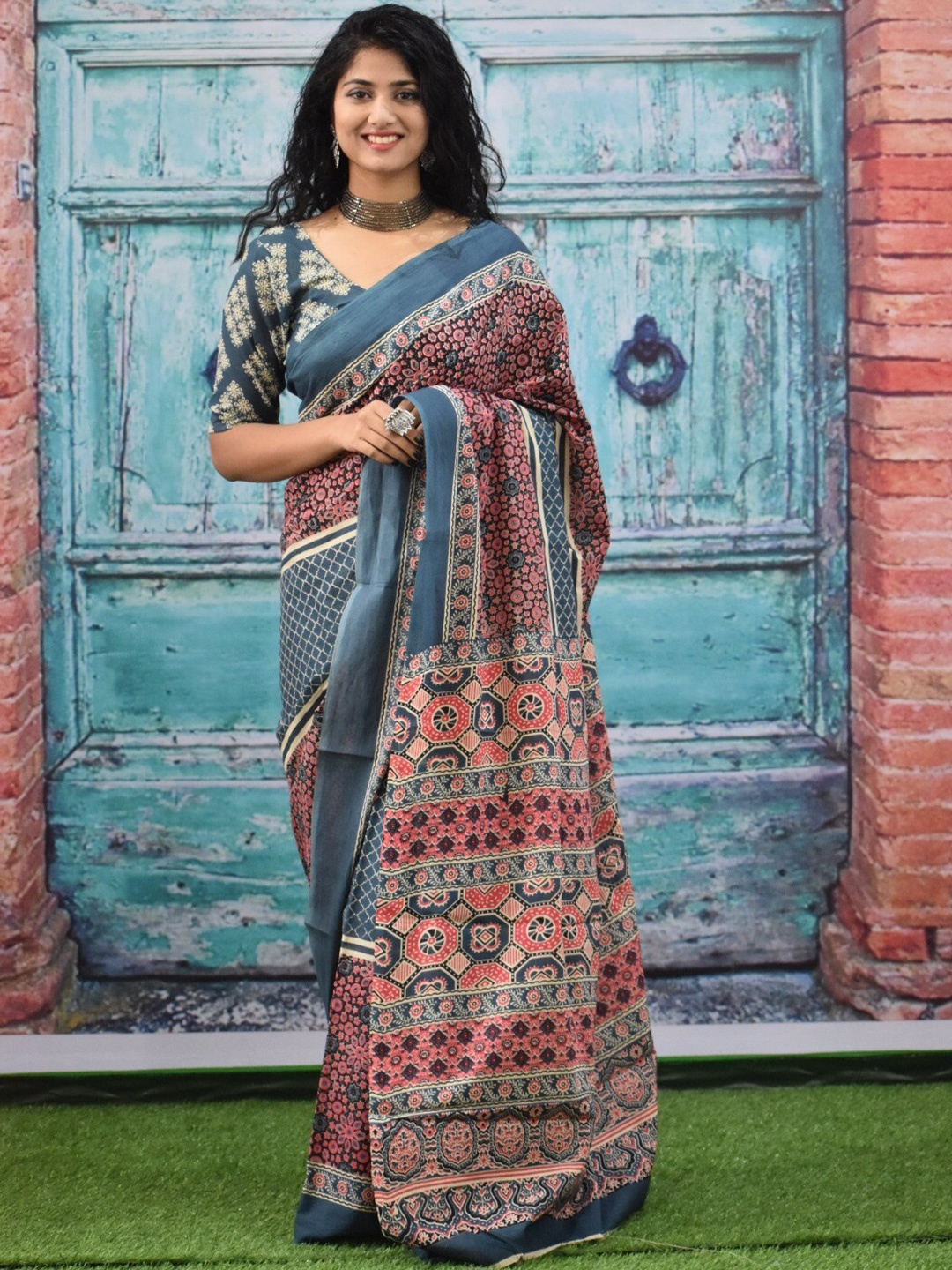 

JALTHER Ajrak Block Printed Pure Cotton Block Print Saree, Grey