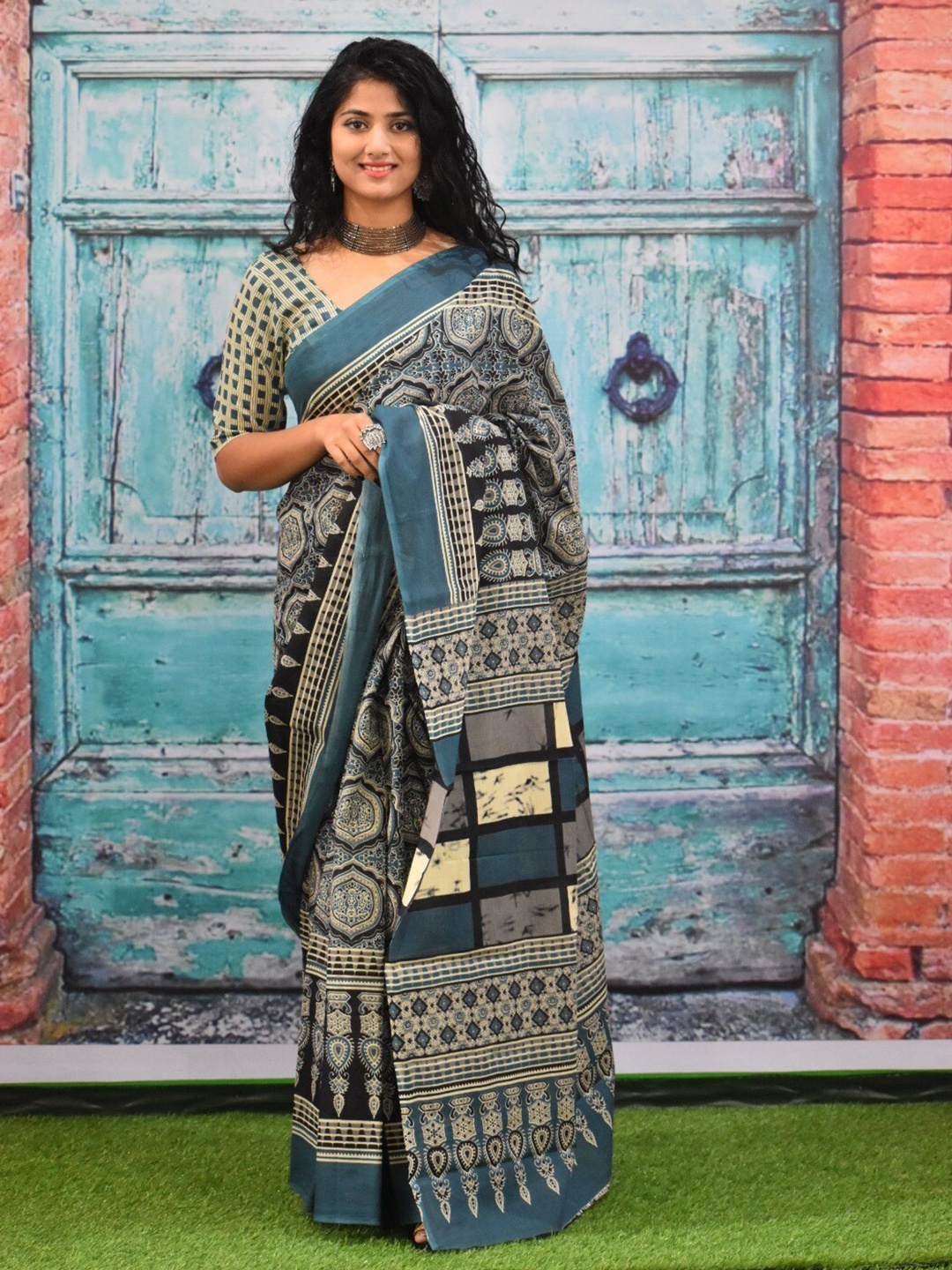 

JALTHER Ajrak Block Printed Pure Cotton Block Print Saree, Grey