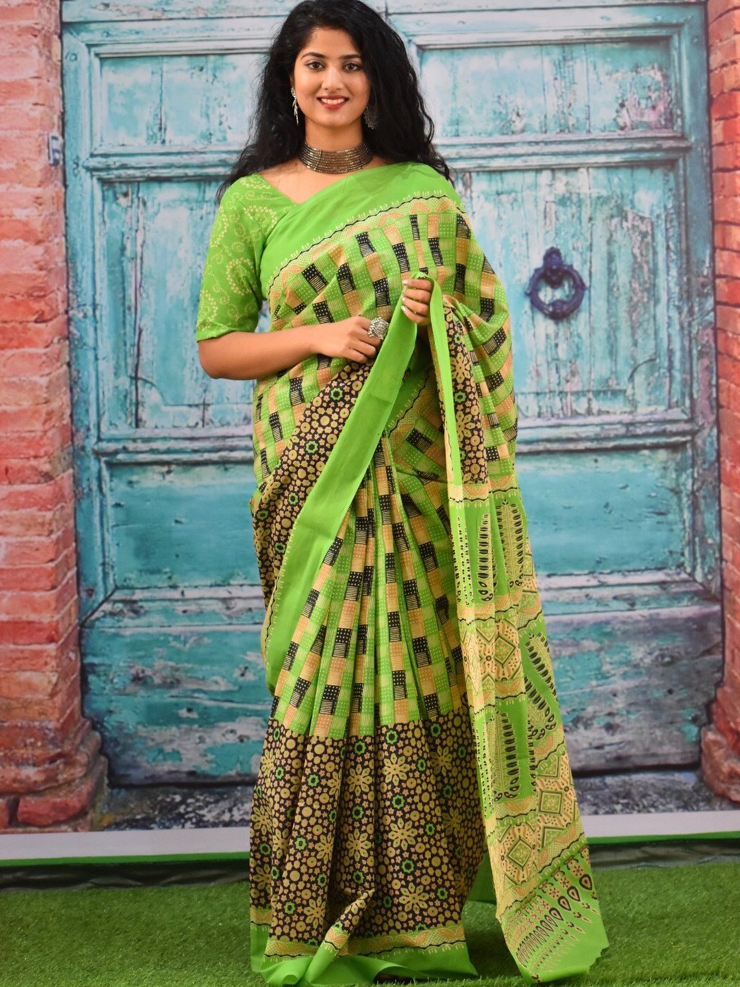 

JALTHER Geometric Printed Pure Cotton Block Print Saree, Green