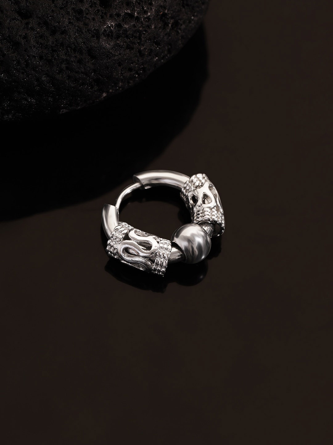 

The Roadster Lifestyle Co Men Silver Silver-Plated Hoop Earring