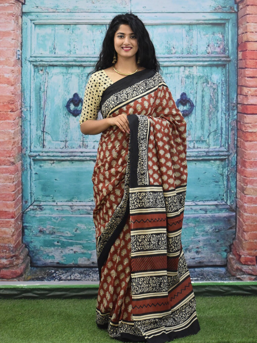 

JALTHER Floral Printed Pure Cotton Block Print Saree, Maroon