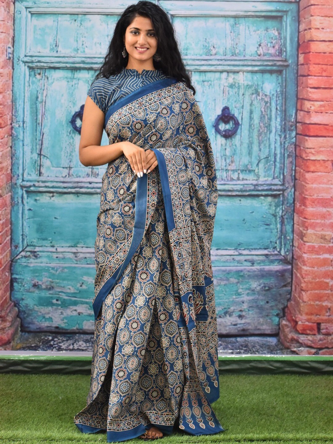 

JALTHER Ajrak Block Printed Pure Cotton Block Print Saree, Blue