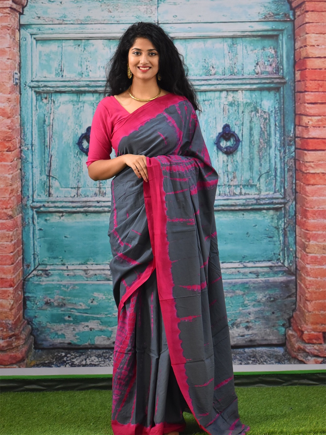 

JALTHER Tie and Dye Pure Cotton Block Print Saree, Grey