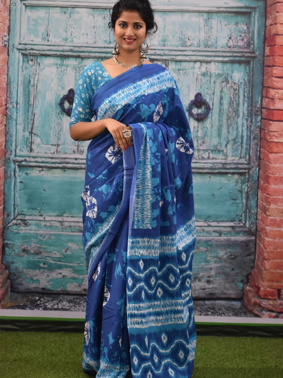 

JALTHER Tie and Dye Cotton Block Print Saree, Blue