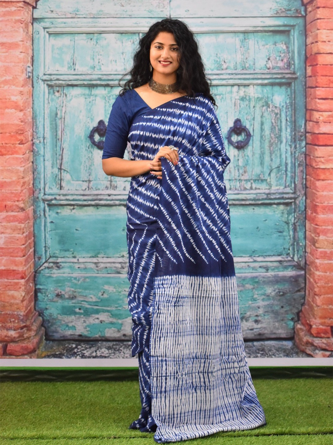 

JALTHER Tie and Dye Cotton Block Print Saree, Blue