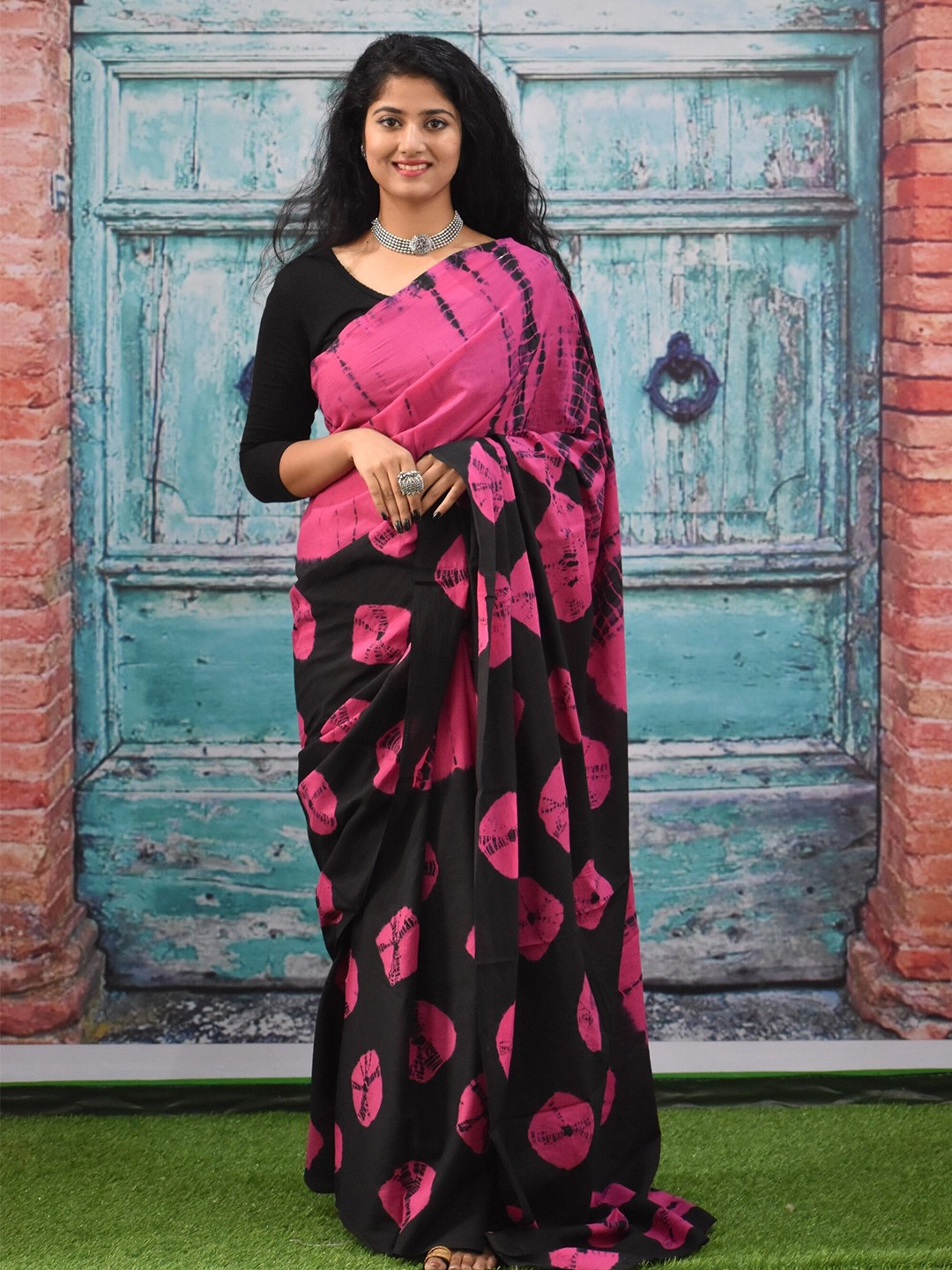 

JALTHER Tie and Dye Cotton Block Print Saree, Black