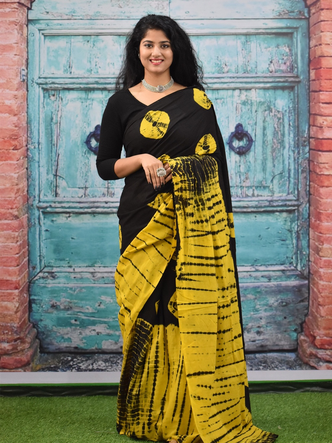 

JALTHER Tie And Dye Printed Pure Cotton Block Print Saree, Black