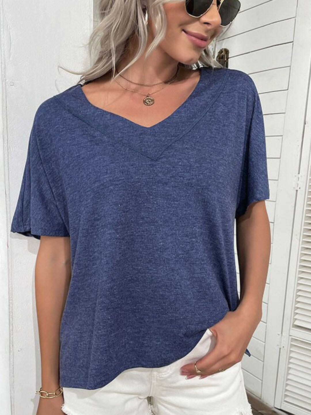 

StyleCast x Revolte Navy Blue V-Neck Extended Sleeves Tshirts