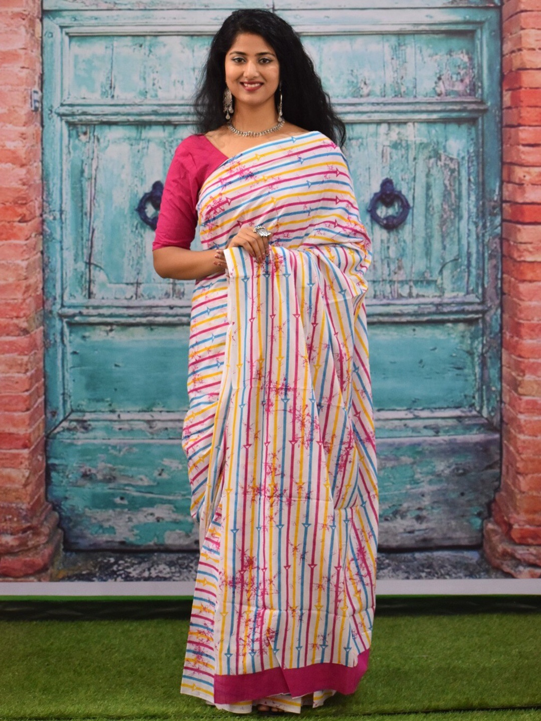 

JALTHER Striped Pure Cotton Block Print Saree, White
